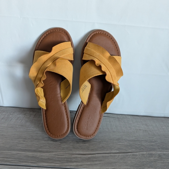 Universal Thread Mustard Yellow Ruffle Slide Sandals - Picture 1 of 6